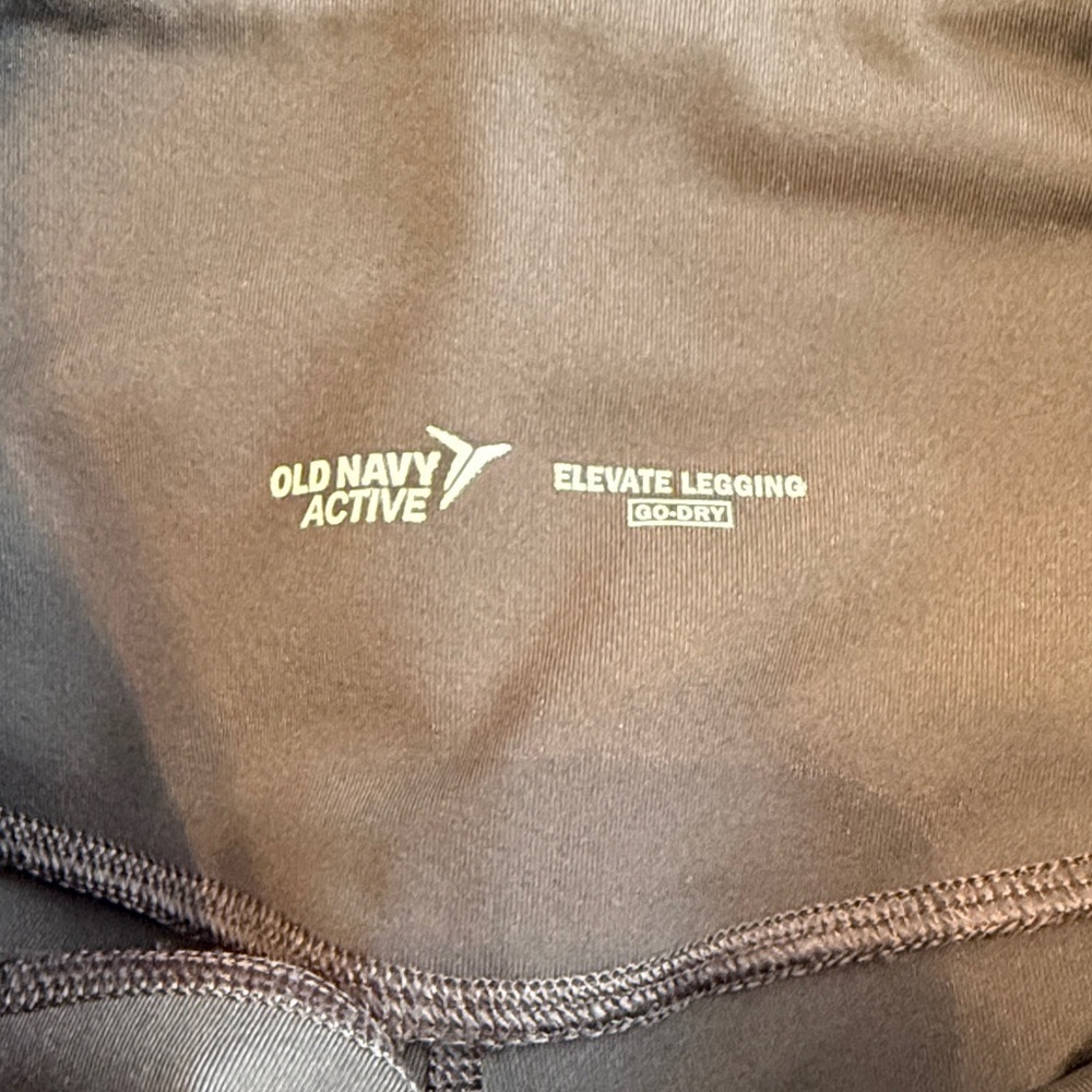Old Navy Active Go-Dry Elevate Leggings - Picture 5 of 5